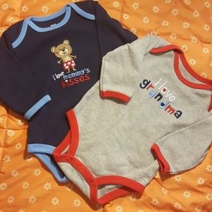 📣5 for $25🚨 TWO Carter's Onesies (3-6m)